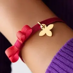 Najmodniejsze bransoletki 2026: Trendy, stylizacje, stacking