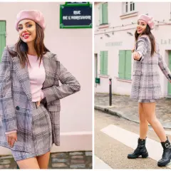 Dziewczyna w różowym beretce i kraciastej marynarce z spódniczką, prezentująca styl preppy.