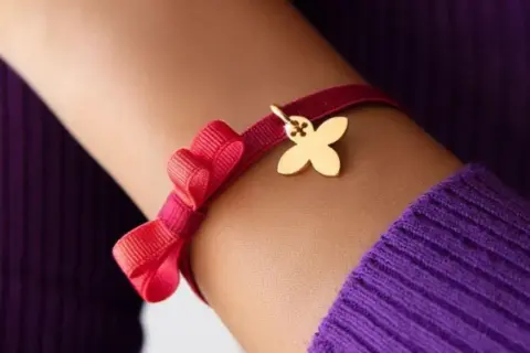 Najmodniejsze bransoletki 2026: Trendy, stylizacje, stacking
