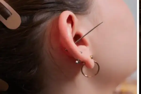 Delikatne czyszczenie ucha i odpowiednia pielęgnacja to klucz do tego, jak przyspieszyć gojenie kolczyka.